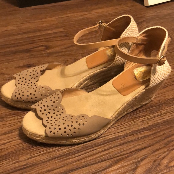 Tan wedge espadrilles with sueded eyelet open toe and ankle buckle - Picture 6 of 17